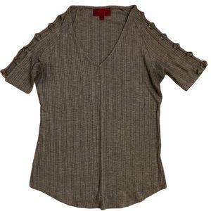 JENNIFER LOPEZ ribbed tee with metal links